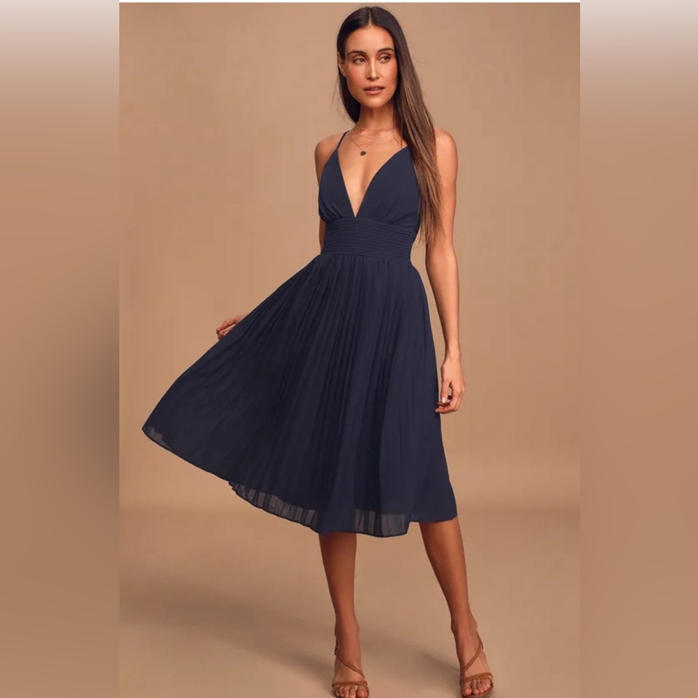 NWT Lulus Love Me To The Moon Navy
Blue Pleated Midi Dress size small
